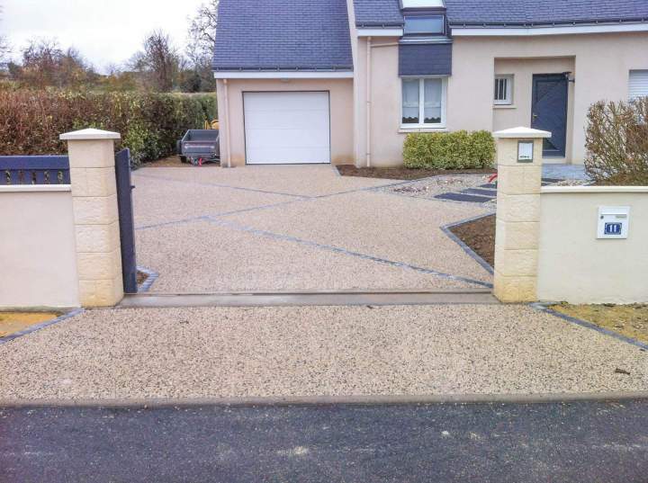 Aménagement de cour béton désactivé